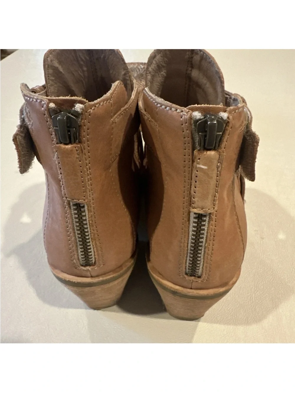 Eileen Fisher Ives Tumble Natural Tan leather Size 10 Cutout Booties Minimalist